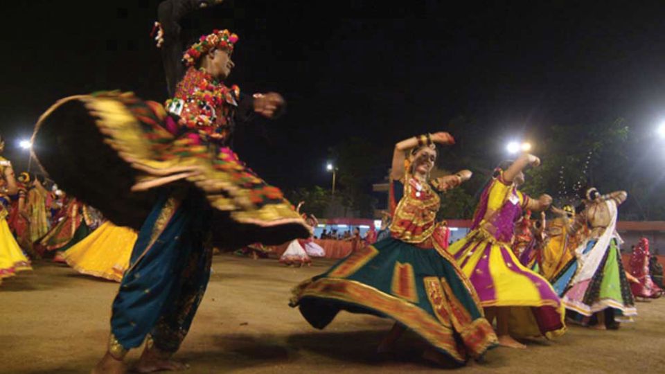 dancing-Garba-festival-Navratri-Ahmadabad-India-Gujarat.jpg